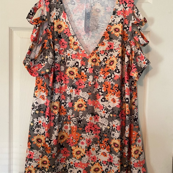 Floral green and orange t-shirt XL from Capatee - Picture 3 of 5